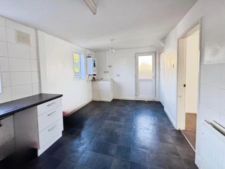 3 bedroom Semi-detached house to let in Honister Close, Clifton, Nottingham, NG11