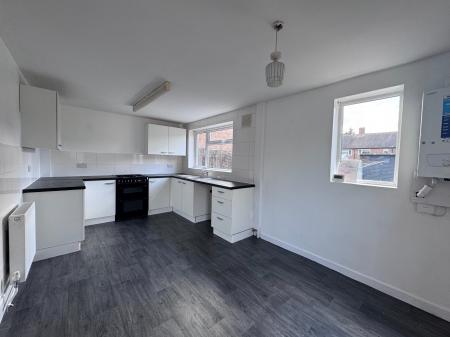 3 bedroom Semi-detached house to let in Honister Close, Clifton, Nottingham, NG11