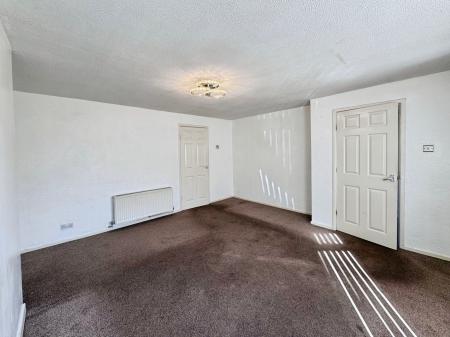 3 bedroom Semi-detached house to let in Honister Close, Clifton, Nottingham, NG11