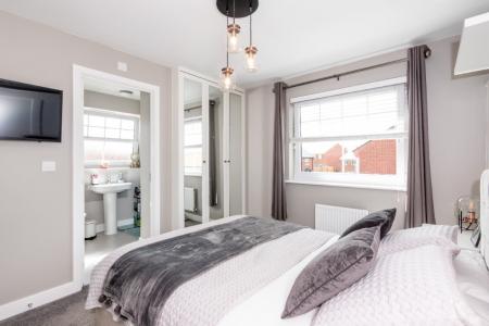 3 bedroom Semi-detached house for sale in Glaramara Close, Middleton, M24