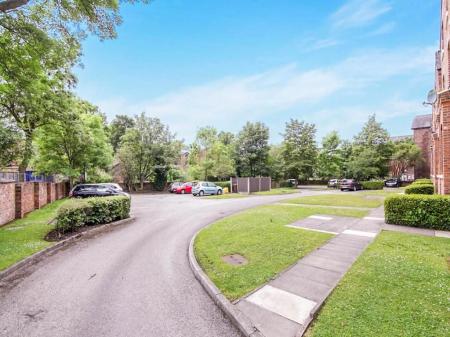 1 bedroom Flat for sale in Hathersage Road, Manchester, M13