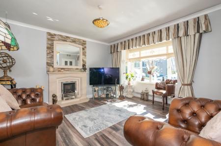 2 bedroom Semi-detached house for sale in Halliwell Road, Prestwich, M25