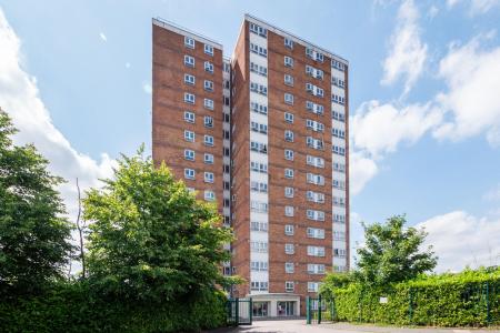 2 bedroom Flat for sale in Highclere Avenue, Salford, M7