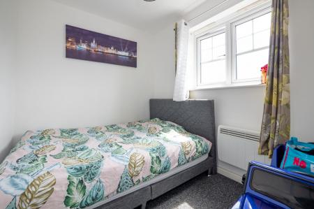 2 bedroom Flat for sale in Larch Gardens, Manchester, Cheetham Hill, M8