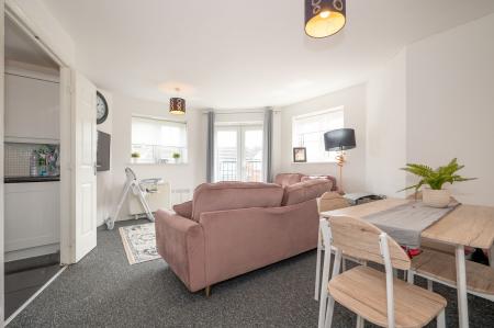 2 bedroom Flat for sale in Larch Gardens, Manchester, Cheetham Hill, M8