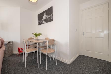 2 bedroom Flat for sale in Larch Gardens, Manchester, Cheetham Hill, M8