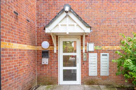 2 bedroom Flat for sale in Larch Gardens, Manchester, Cheetham Hill, M8