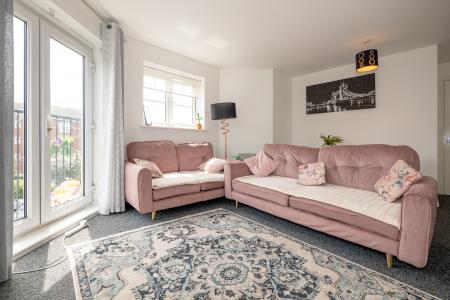 2 bedroom Flat for sale in Larch Gardens, Manchester, Cheetham Hill, M8