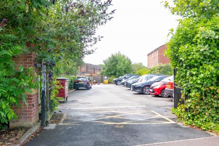 2 bedroom Flat for sale in Larch Gardens, Manchester, Cheetham Hill, M8