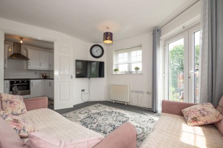 2 bedroom Flat for sale in Larch Gardens, Manchester, Cheetham Hill, M8