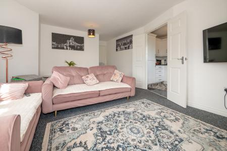 2 bedroom Flat for sale in Larch Gardens, Manchester, Cheetham Hill, M8