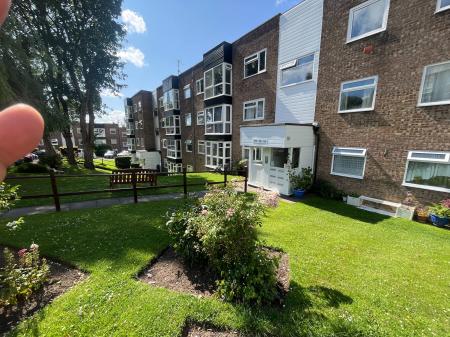 2 bedroom Flat for sale in Lowther Road, Prestwich, M25