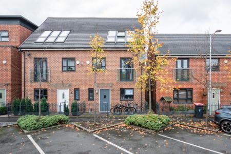 4 bedroom Semi-detached house for sale in Oriel Gardens, Salford, M7