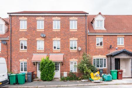 4 bedroom Town house for sale in Saddlecote Close, Manchester, M8