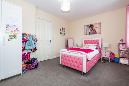 4 bedroom Town house for sale in Saddlecote Close, Manchester, M8