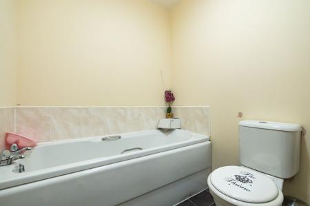 4 bedroom Town house for sale in Saddlecote Close, Manchester, M8