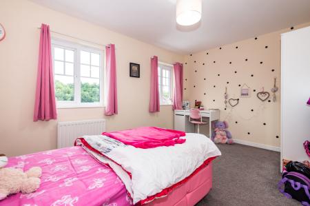 4 bedroom Town house for sale in Saddlecote Close, Manchester, M8