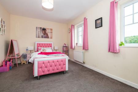 4 bedroom Town house for sale in Saddlecote Close, Manchester, M8