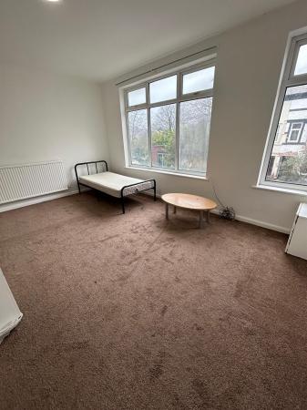 2 bedroom Flat to let in Clarendon Road, Manchester, M16