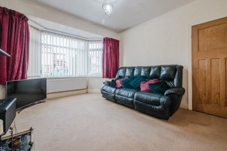 4 bedroom Semi-detached house for sale in Fairway, Prestwich, M25