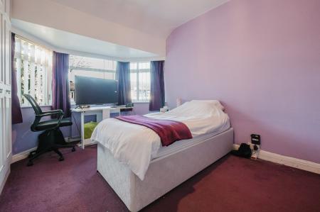 4 bedroom Semi-detached house for sale in Fairway, Prestwich, M25