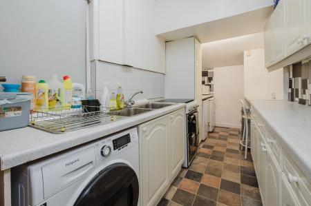 4 bedroom Semi-detached house for sale in Fairway, Prestwich, M25