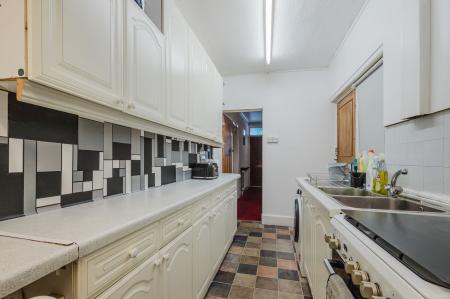 4 bedroom Semi-detached house for sale in Fairway, Prestwich, M25