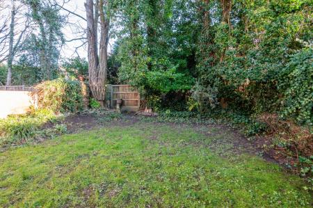 4 bedroom Semi-detached house for sale in Fairway, Prestwich, M25