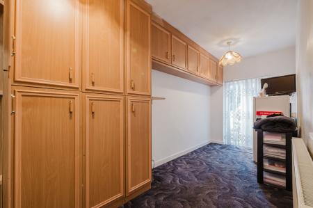 4 bedroom Semi-detached house for sale in Fairway, Prestwich, M25