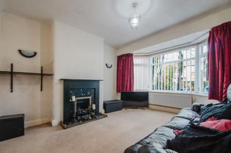 4 bedroom Semi-detached house for sale in Fairway, Prestwich, M25