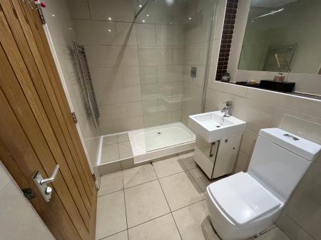 2 bedroom Flat to let in Royle Green Road, Northenden, M22