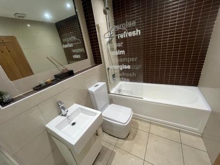 2 bedroom Flat to let in Royle Green Road, Northenden, M22