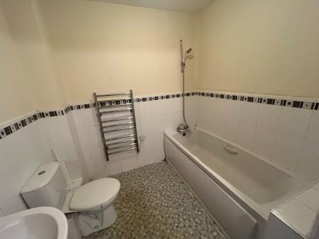 2 bedroom Flat to let in Roch Bank, Manchester, Blackley, M9