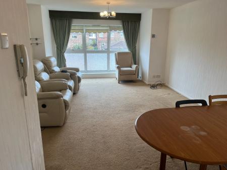 2 bedroom Flat to let in 87 Middleton Road, Middleton, M8
