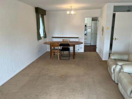 2 bedroom Flat to let in 87 Middleton Road, Middleton, M8