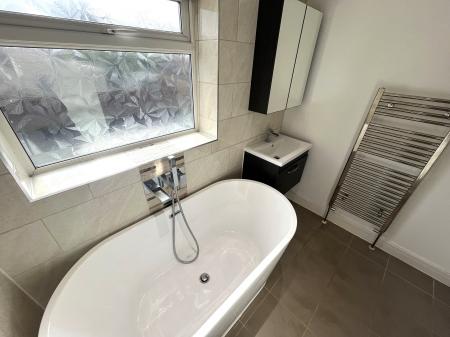 3 bedroom Semi-detached house to let in Lancaster Avenue, Whitefield, M45