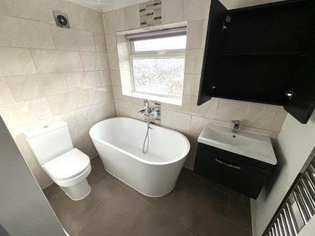 3 bedroom Semi-detached house to let in Lancaster Avenue, Whitefield, M45