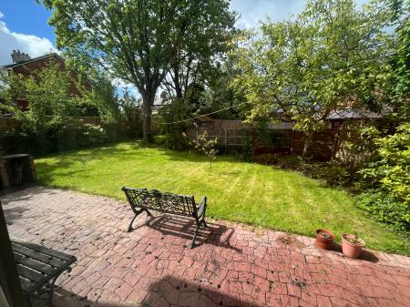 3 bedroom Detached house to let in Eppleworth Rise, Manchester, Swinton, M27