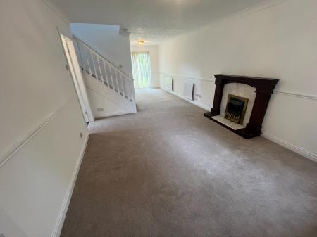 3 bedroom Detached house to let in Eppleworth Rise, Manchester, Swinton, M27