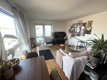 2 bedroom Apartment to let in Longfield Centre, Prestwich, M25