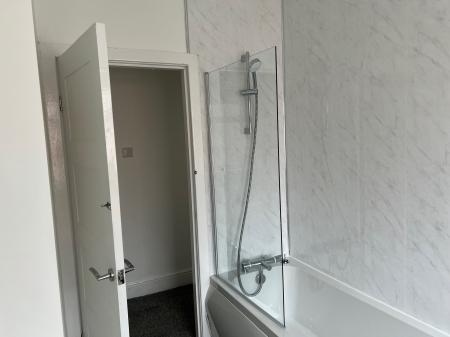 3 bedroom Terraced House to let in Wood Street, Middleton, M24