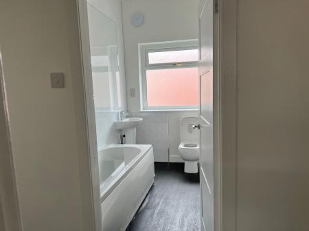 3 bedroom Terraced House to let in Wood Street, Middleton, M24