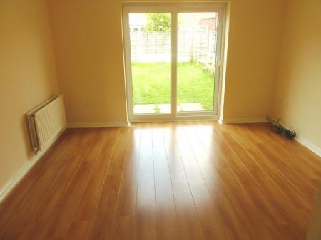 3 bedroom Semi-detached house to let in Maplewood Close, Manchester, M9