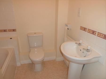 3 bedroom Semi-detached house to let in Maplewood Close, Manchester, M9