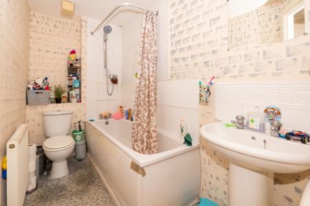 2 bedroom Flat for sale in Deanery Court, Cheetham Hill, M8