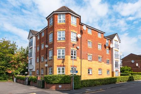 2 bedroom Flat for sale in Keane Court, Manchester, Cheetham Hill, M8