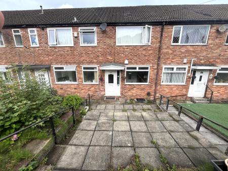 2 bedroom Ground floor maisonette for sale in Rochdale Road, Manchester, Blackley, M9