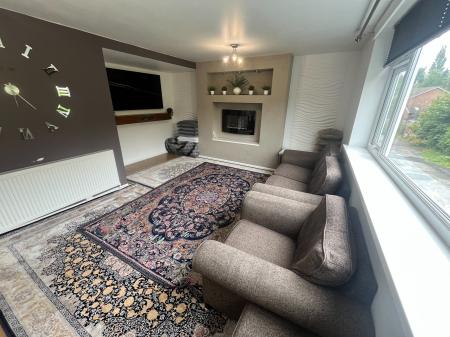 2 bedroom Ground floor maisonette for sale in Rochdale Road, Manchester, Blackley, M9
