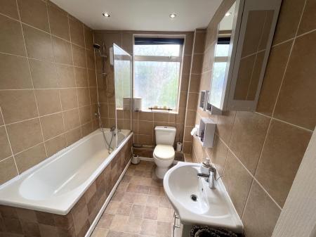 2 bedroom Ground floor maisonette for sale in Rochdale Road, Manchester, Blackley, M9