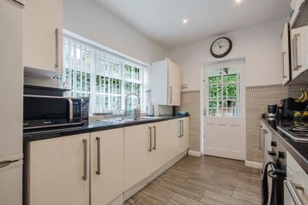 5 bedroom Bungalow for sale in Hillingdon Road, Whitefield, M45